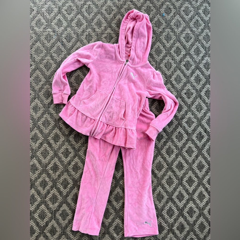 Girls PUMA sweatsuit